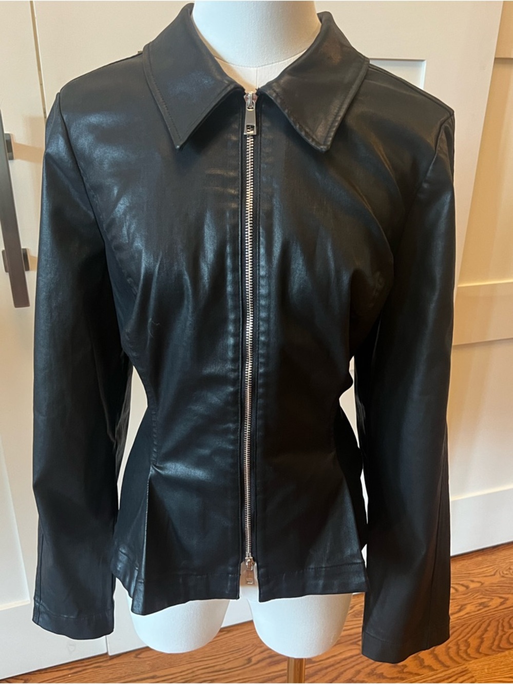 NWT- White House Black Market Peplum Coated Denim Jacket in Black Size M - Picture 5 of 10